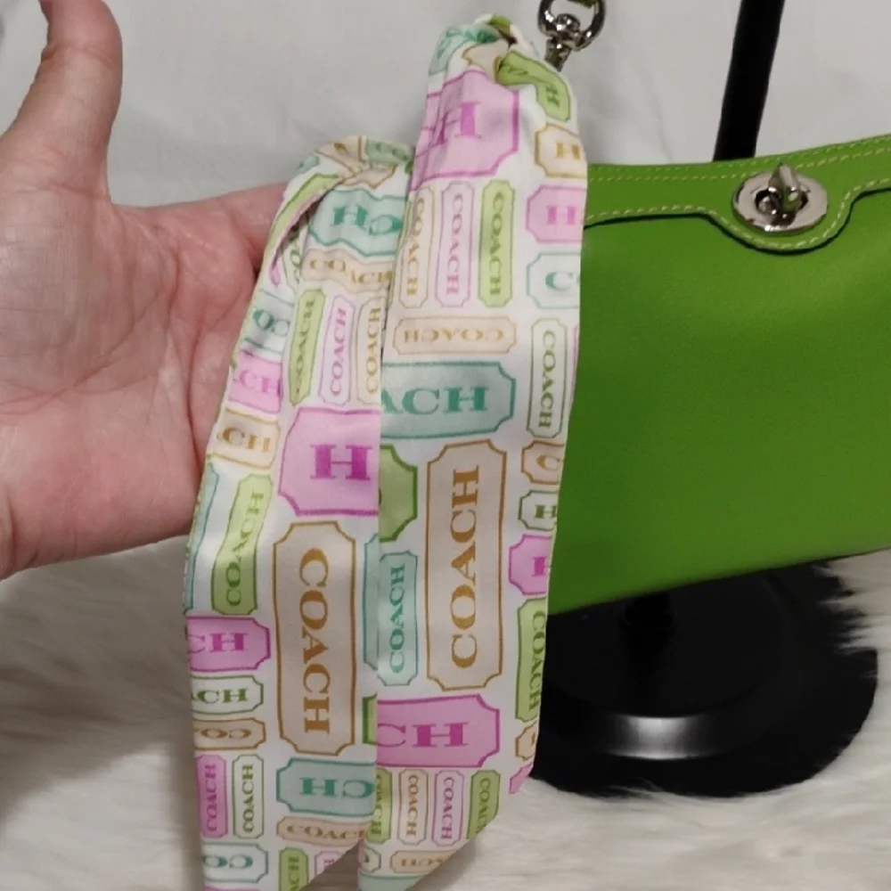 SALE! Auth Coach Mini ๐ Green Shoulder Bag W Scarf & Hangtag & Extender - Picture 10 of 13